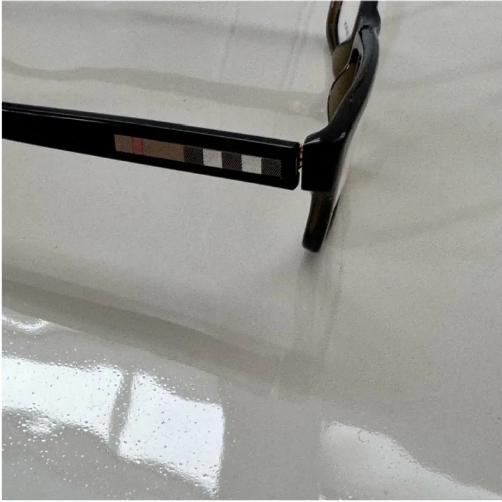 Burberry Elegant Black and Brown Glasses